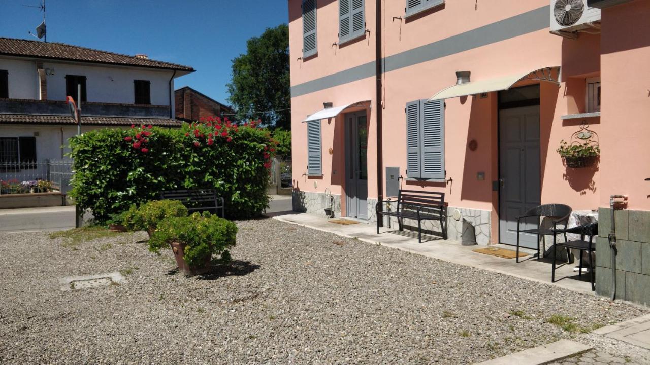 Marinella Guest House Cornale Екстер'єр фото